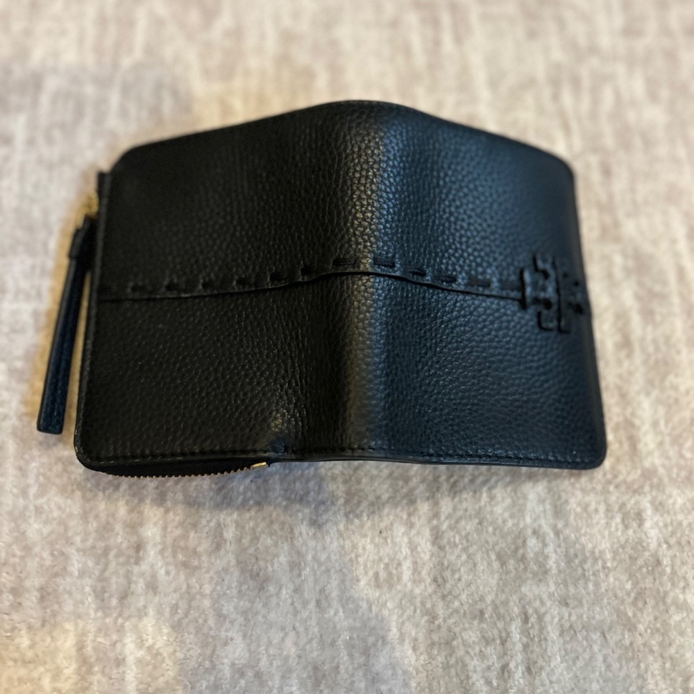 Tory Burch McGraw Pebbled Leather Bucket Bag and Matching Wallet - Picture 16 of 16